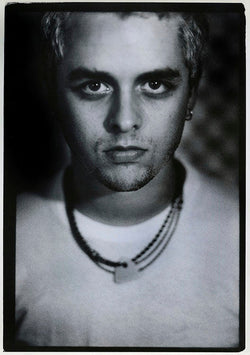 Billie Joe Armstrong Portrait, 1995 - Limited Edition Print by Kevin Cummins – Limited Edition Print.