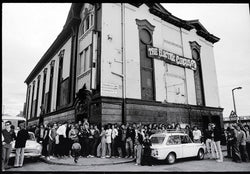 Fans Queuing to See Warsaw, 1977 - Limited Edition Print by Kevin Cummins – Limited Edition Print.