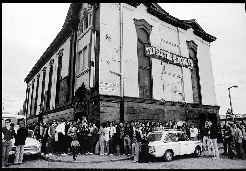 Fans queuing to see Warsaw, 1977 — Limited Edition Print - Kevin Cummins