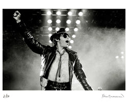 Freddie Mercury at the Manchester Apollo, 1979 - Limited Edition Print by Kevin Cummins – Limited Edition Print.