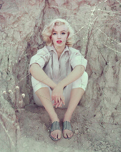 Marilyn Monroe in Laurel Canyon, 1953 - Limited Edition Print by Milton H. Greene – Limited Edition Print.