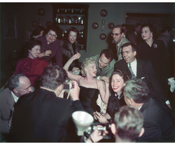 Marilyn Monroe at a cocktail party, 1956 - Limited Edition Print by Milton H. Greene – Limited Edition Print.