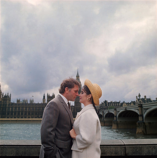Richard Burton & Elizabeth Taylor opposite the Houses of Parliament, 1963 — Limited Edition Print - Milton H. Greene