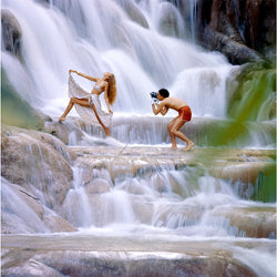 Jerry Hall & Antonio Lopez at Dunn's River Falls, 1975 - Limited Edition Print by Norman Parkinson – Limited Edition Print.