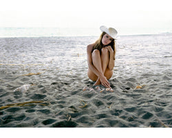 Raquel Welch for Daily Mirror magazine, 1966 - Limited Edition Print by Terry O'Neill – Limited Edition Print.