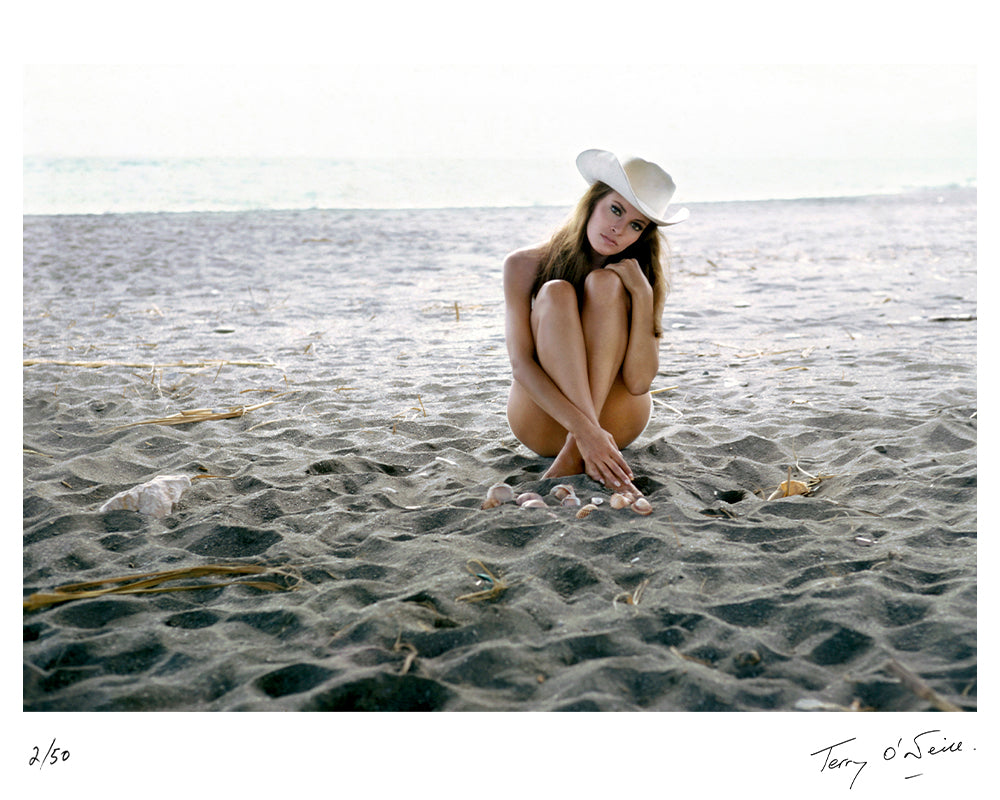 Raquel Welch for Daily Mirror magazine, 1966 by Terry O'Neill – Limited Edition Print.