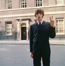 Ringo Starr outside Downing Street, 1965 - Limited Edition Print by Terry O'Neill – Limited Edition Print.