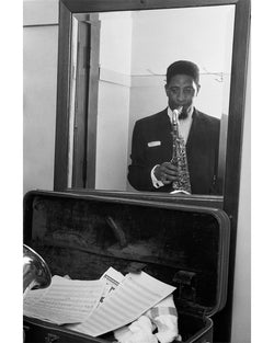 Sonny Rollins backstage in Chicago, 1956 - Limited Edition Print by Ted Williams – Limited Edition Print.